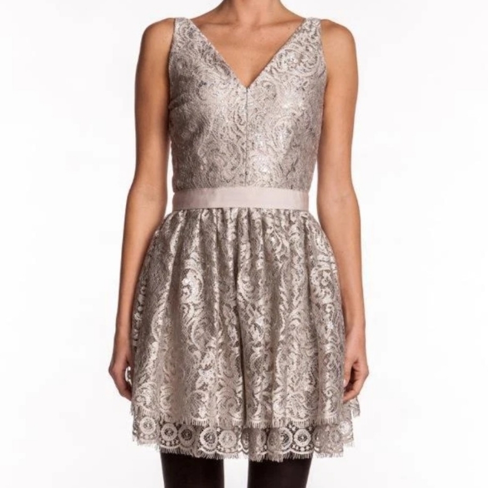 Robert Rodriguez Cream Lace V-Neck Tiered Dress w/ Ribbon Sash Size 4‎